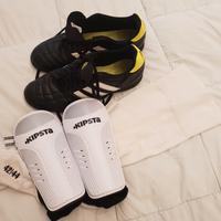 Scarpe calcetto adidas, parastinchi e calzettoni
