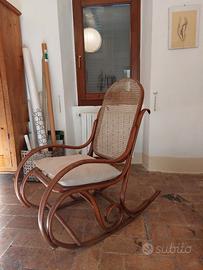 Sedia a dondolo stile Thonet