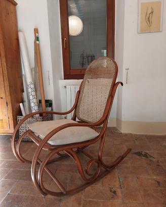 Sedia a dondolo stile Thonet