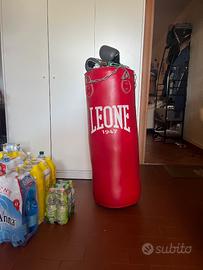 Sacco boxe e guanti Leone