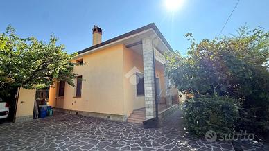 VILLA SINGOLA A CHIUDUNO