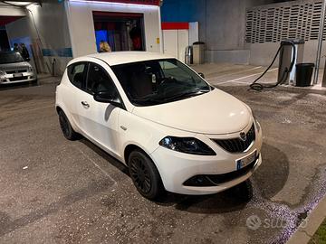 2022 Lancia Y 1.0 hybrid Silver (neopatentati)