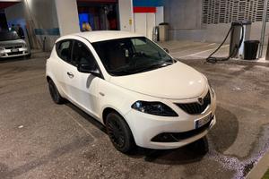 2022 Lancia Y 1.0 hybrid Silver (neopatentati)
