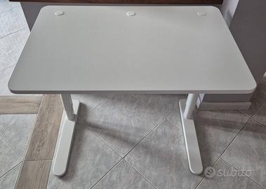 Scrivania IKEA mod. Relatera