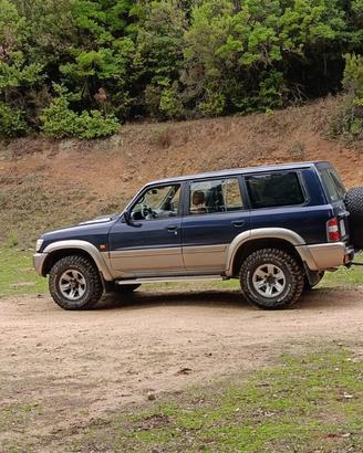 Nissan Patrol GR Y61 3.0 -- 7 posti