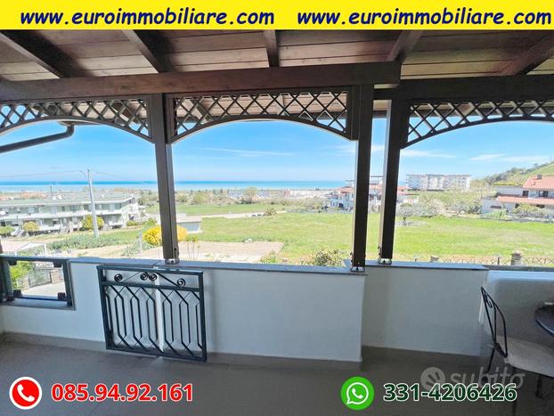 Ampio duplex con garage e vista mare