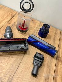 Dyson V10 completo di accessori, funzionante