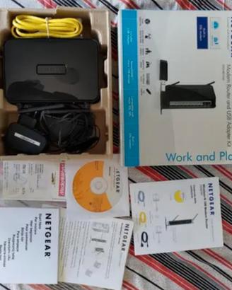 NETGEAR N300 DGN2200 Modem Router 