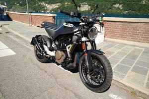 Husqvarna Svartpilen 401