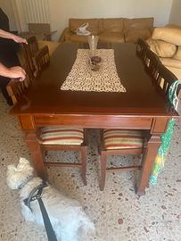 Tavolo con sedie