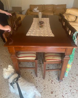 Tavolo con sedie