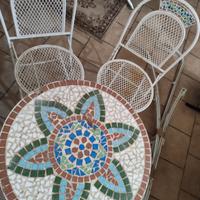 tavolino con sedie per esterno 