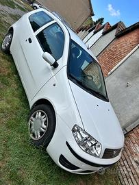 Auto Fiat punto