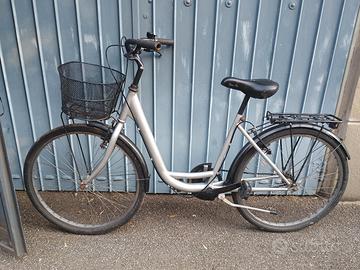 bicicletta donna raggio 26 con cestino 