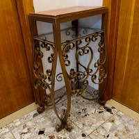 Mobiletto tavolino angolare vintage in ferro