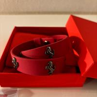 Bracciale Ferrari in pelle con borchie cavallino