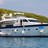 Fascinoso yacht con 5 bagni 4cabine 2 cucine