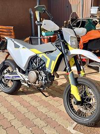 Husqvarna 701 super motard