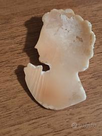 cameo non so il materiale 