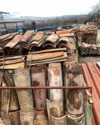 Coppi, tegole vecchie,pianello e pietre antiche