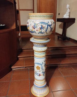 Colonna con vaso Deruta