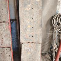 Tavole da ponteggio con botola