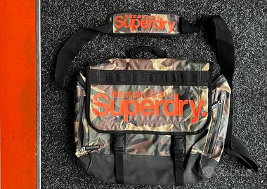 Superdry Messenger Bag a tracolla