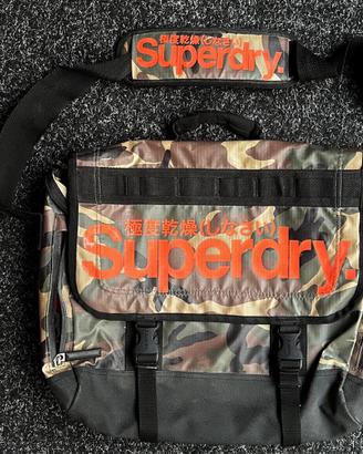Superdry Messenger Bag a tracolla