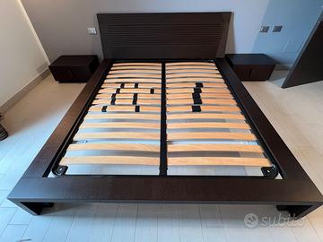 Letto matrimoniale e due comodini