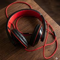 Cuffie Over-Ear Nero/Rosse con Cavo in Tessuto