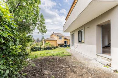 3 LOCALI A MANZIANA