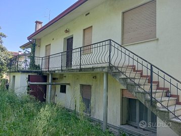 Fiaschetti di caneva due case di testa con