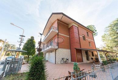Appartamento di 196 m² con 5 locali e box auto a C