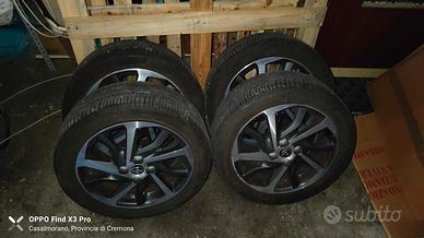 gomme e cerchi originali Toyota Yaris