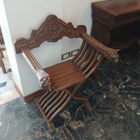 Mobile da ingresso con due sedie antiche