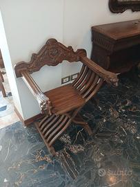 Mobile da ingresso con due sedie antiche