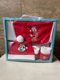 Set neonato Disney cappello, babucce, bavaglia.