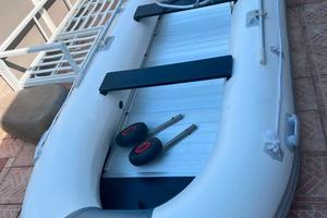 Gommone gonfiabile m 3,80 con motore e accessori