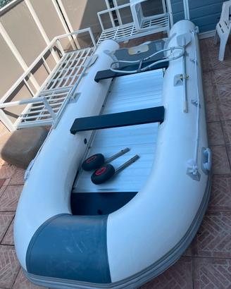 Gommone gonfiabile m 3,80 con motore e accessori