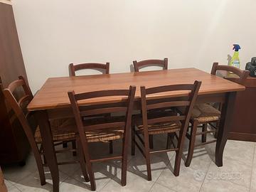 Tavolo e sedie in legno massello noce