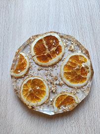 Piatto decorativo con fette di arance essiccate 