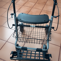 Deambulatore, carrello per anziani
