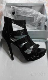 Scarpa nera elegante luccicosa n° 38