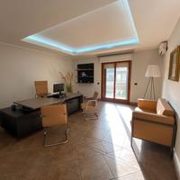 Appartamento con terrazzo - viale kennedy