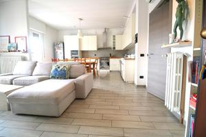 3 LOCALI A CARONNO PERTUSELLA