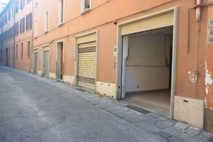 Box / Garage di 16 m² a Bologna