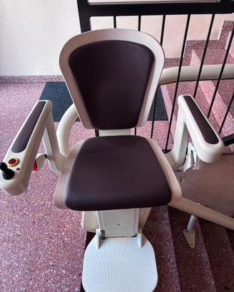 Servoscala o montascale a poltroncina curvilineo