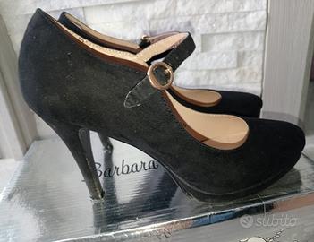 Decolleté Tulipano in camoscio nero. 