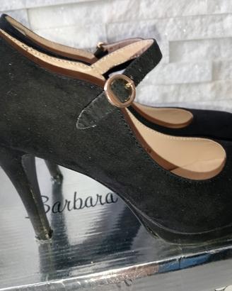 Decolleté Tulipano in camoscio nero. 