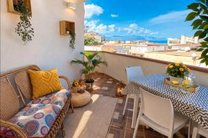 Apri la finestra e respira il profumo del mare